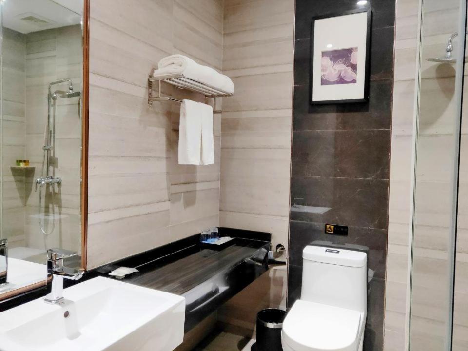 Lnsail Hotel Shenzhen Luohu Port Railway Station Buitenkant foto