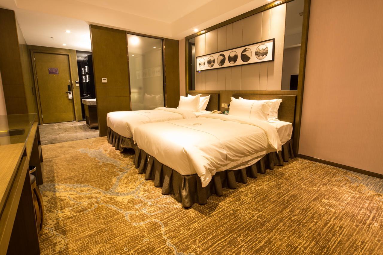 Lnsail Hotel Shenzhen Luohu Port Railway Station Buitenkant foto
