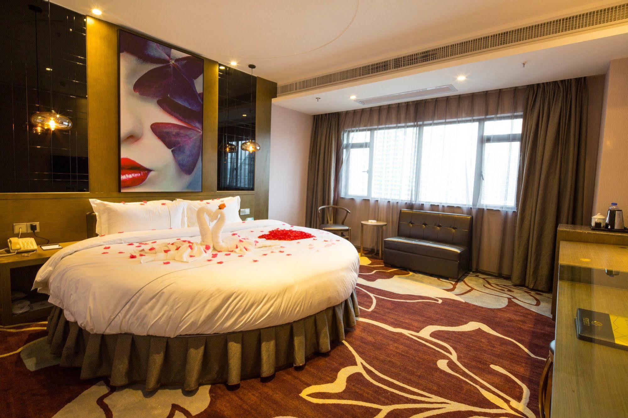 Lnsail Hotel Shenzhen Luohu Port Railway Station Buitenkant foto
