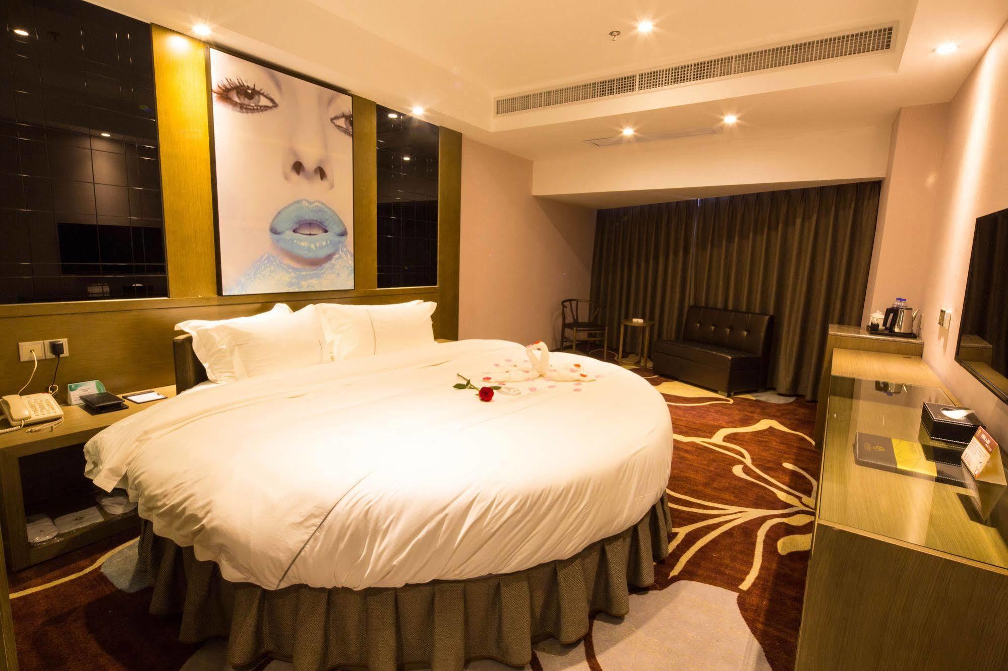 Lnsail Hotel Shenzhen Luohu Port Railway Station Buitenkant foto